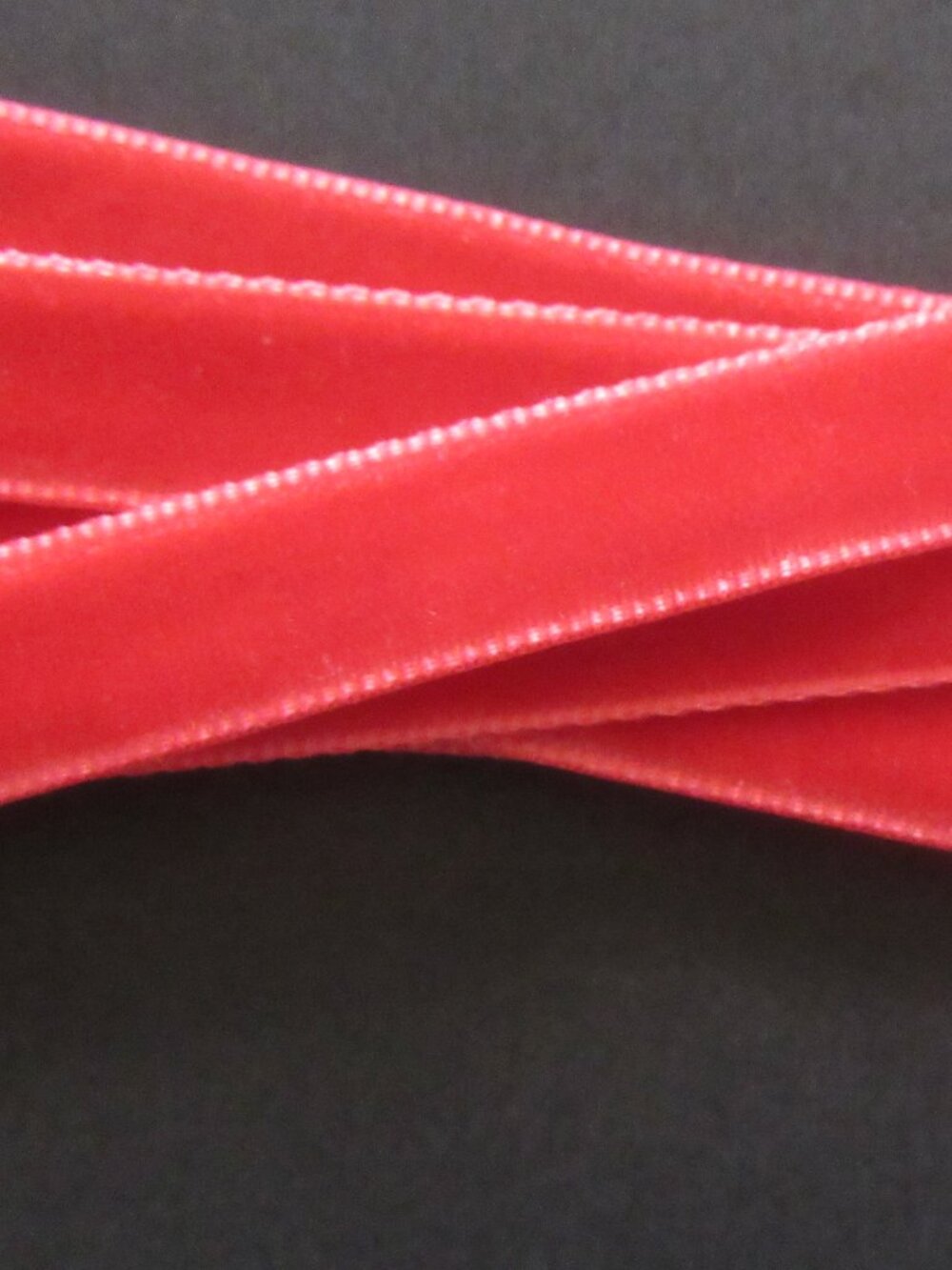 NWOT Steve Madden Red Velvet Shoe Laces with 4 gold charms - Picture 3 of 7